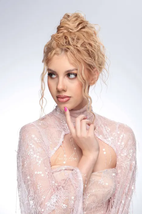 Ana hair12065_Original.jpg